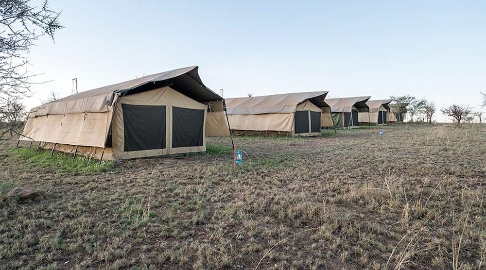 Готель Serengeti Wildebeest Camp Екстер'єр фото