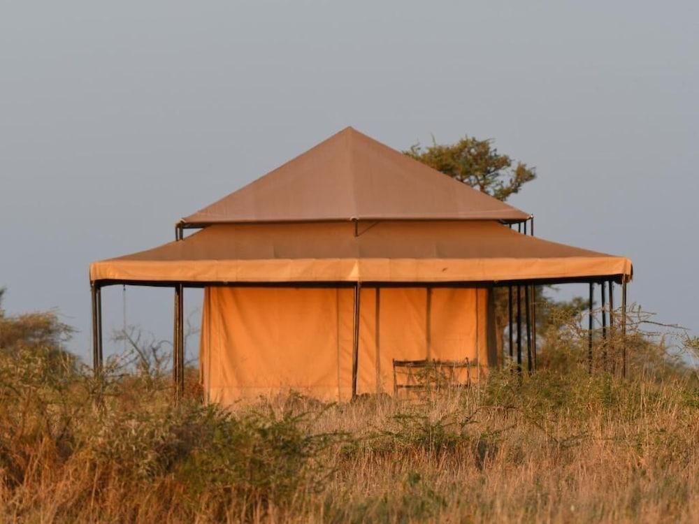 Готель Serengeti Wildebeest Camp Екстер'єр фото