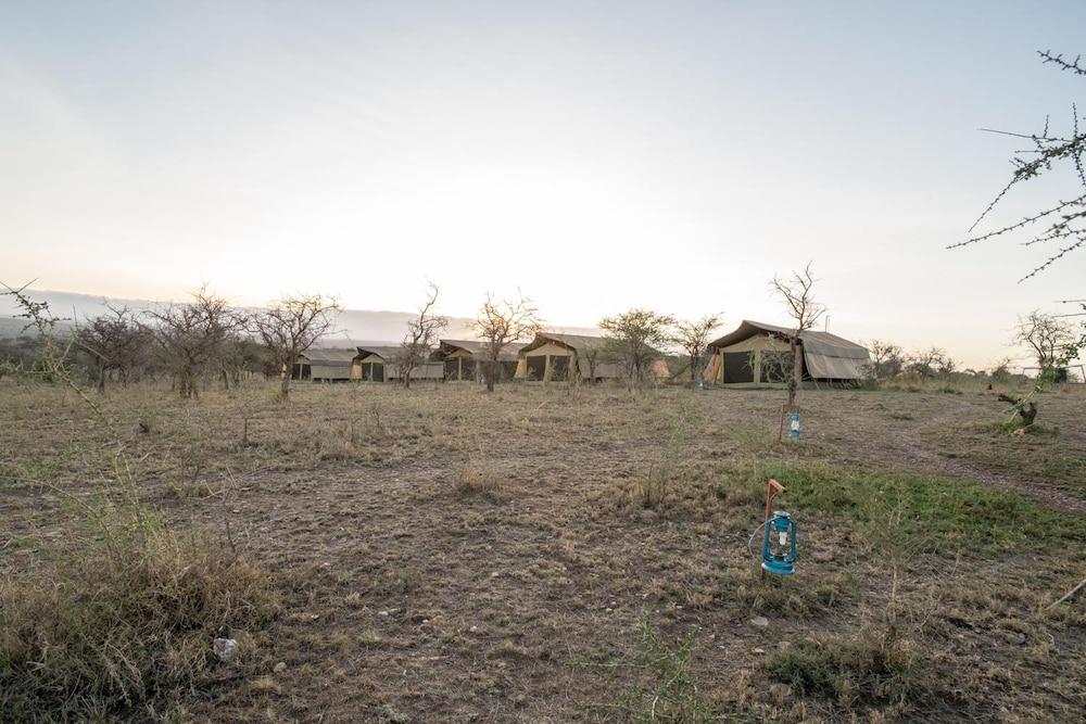 Готель Serengeti Wildebeest Camp Екстер'єр фото